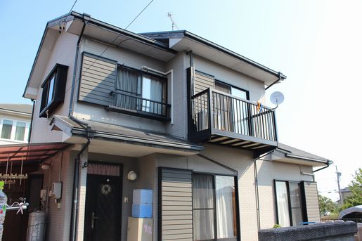 外壁塗装するお客様の家の写真