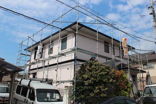 外壁塗装するお客様の家の写真
