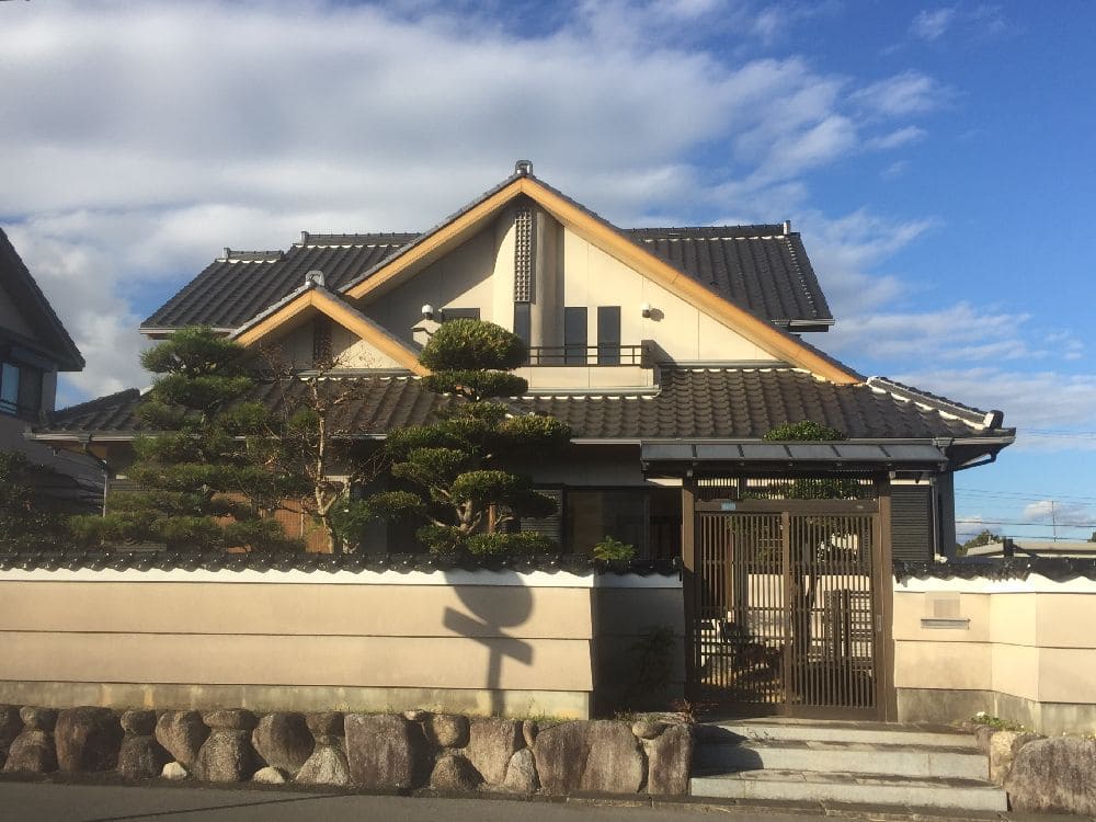 鈴鹿市の外壁塗装をリペイント匠が施工した写真