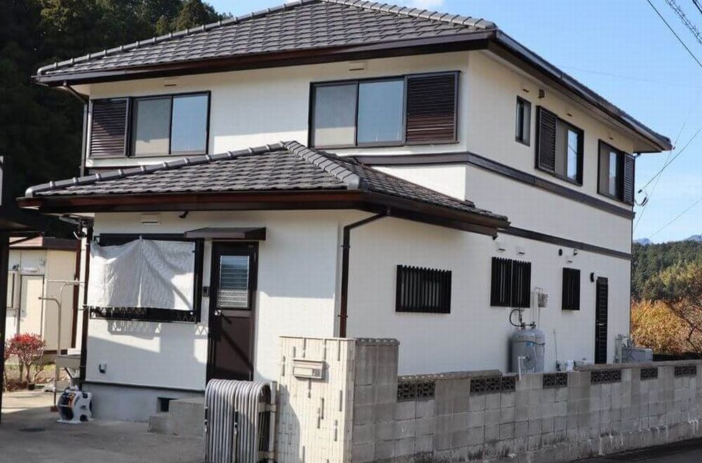 津市｜パナホーム住宅を白色でリフレッシュ｜完璧な色合わせで美しく仕上げる