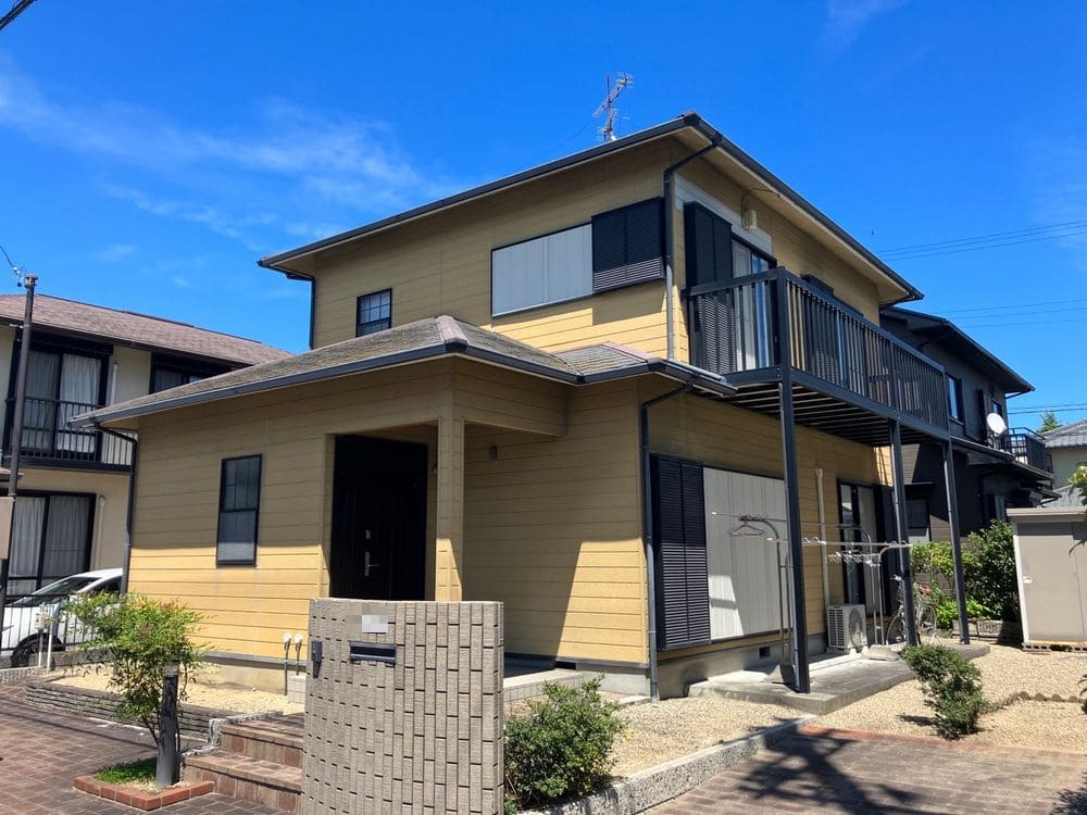 鈴鹿市岸岡町T様_施工前_外壁全体 (1) 鈴鹿市 外壁塗装 リペイント匠