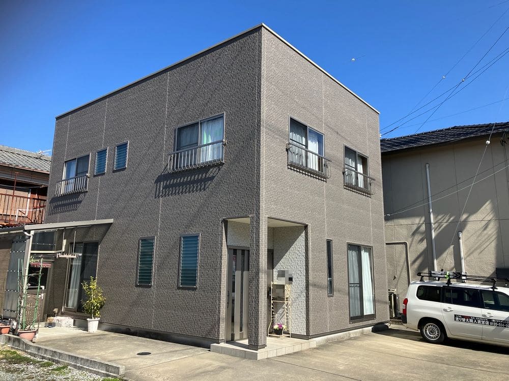 N様伊勢市_施工前_外壁全体 (1) 伊勢市 外壁塗装 リペイント匠
