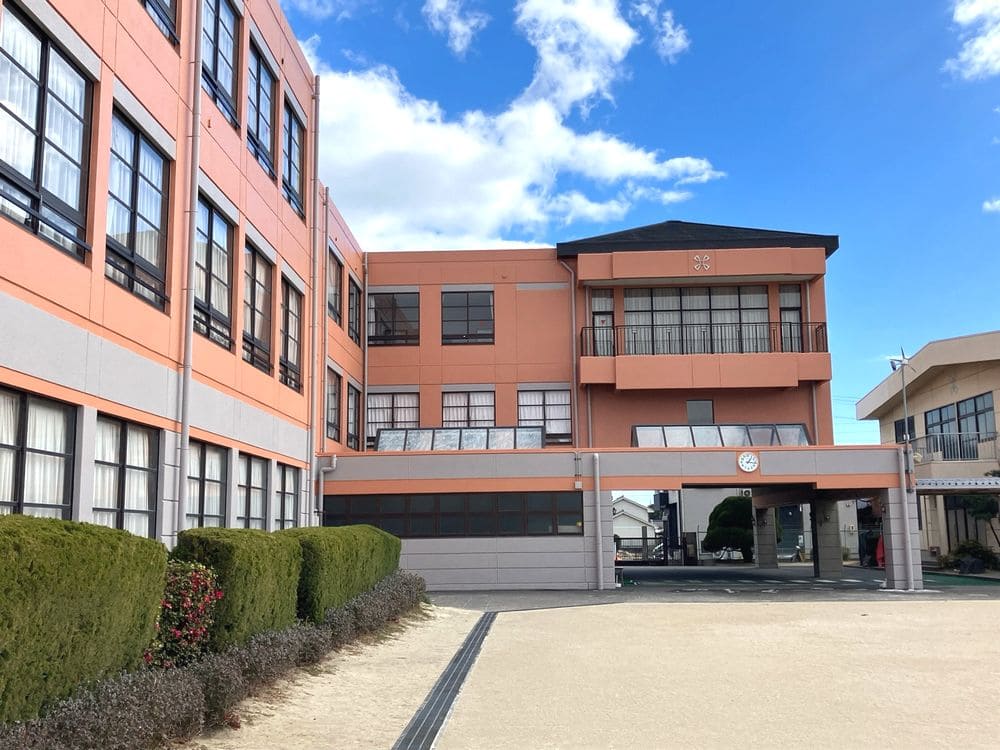 ■四日市市の外壁塗装をした例　四日市市の外壁塗装をリペイント匠が施工した写真