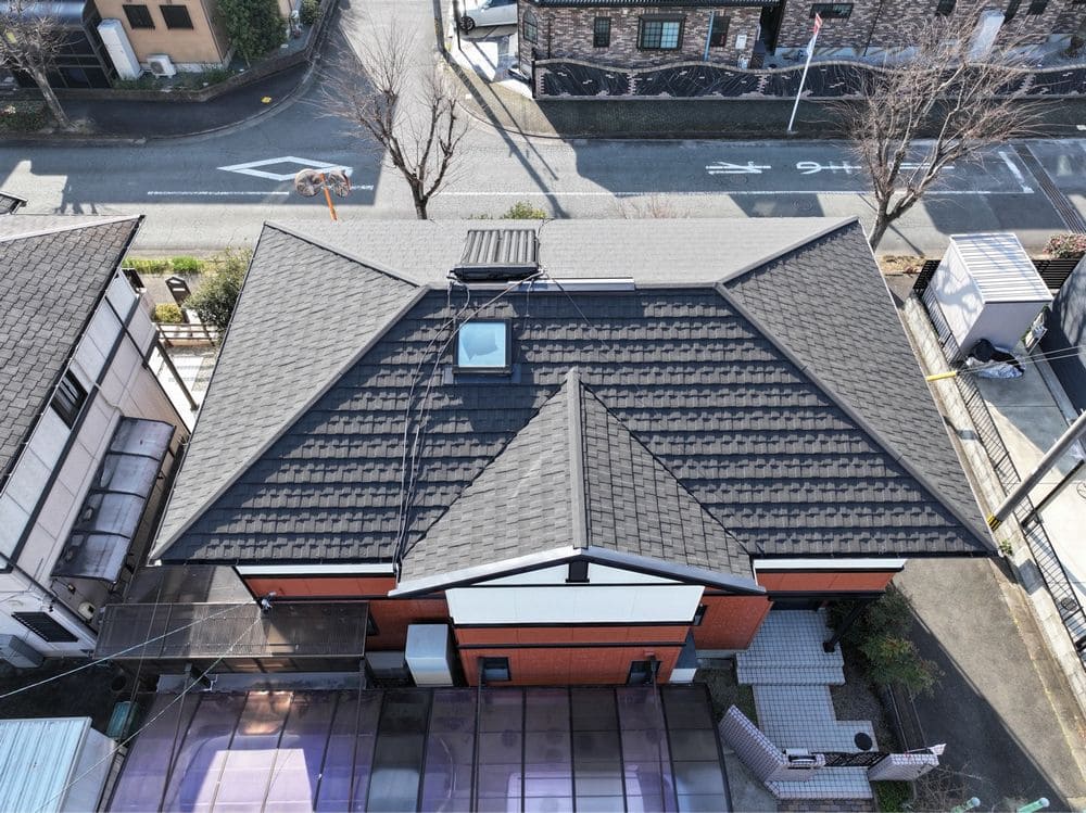 津市M様 施工後_屋根全体 (1) 津市の外壁塗装、屋根カバー工事をリペイント匠が施工した写真