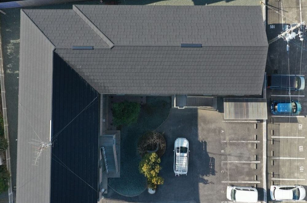 津市の外壁塗装、屋根カバー工事をリペイント匠が施工した写真