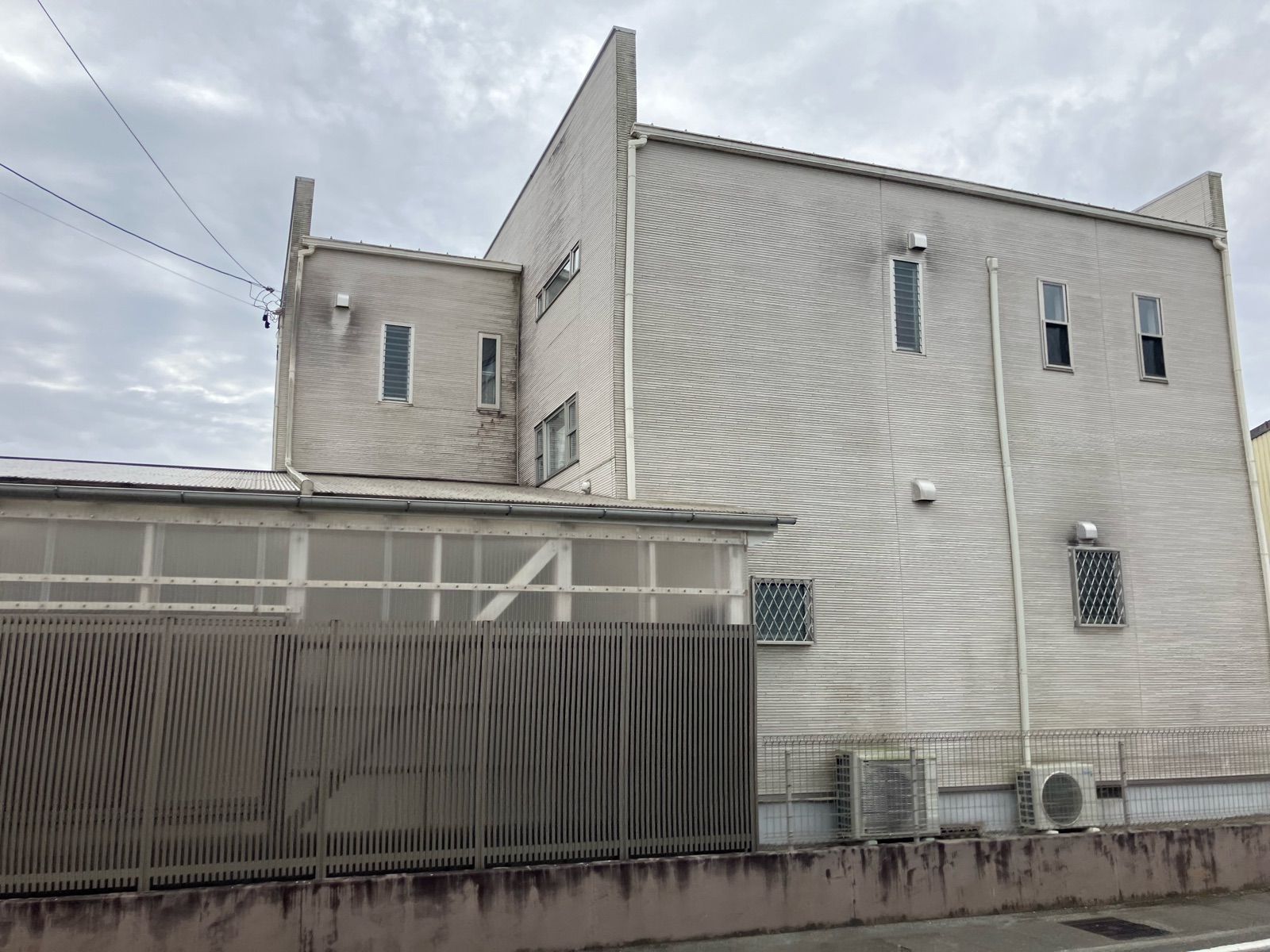 伊勢市の外壁塗装、屋根塗装をリペイント匠が施工した写真