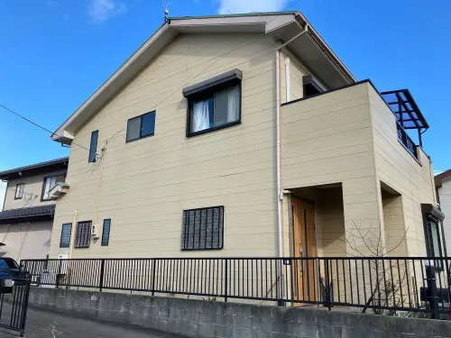 津市の外壁塗装、屋根塗装、防水工事をリペイント匠が施工した写真