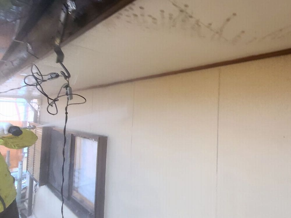 四日市市の外壁塗装をリペイント匠が施工した写真