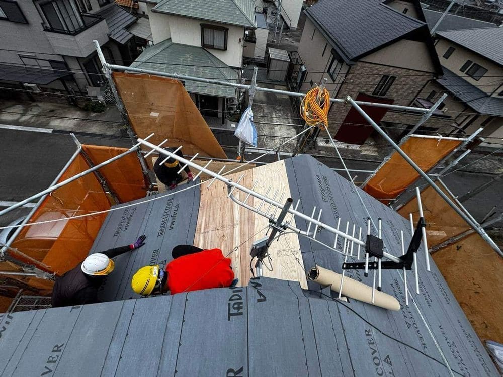 津市の屋根葺き替え工事をリペイント匠が施工した写真