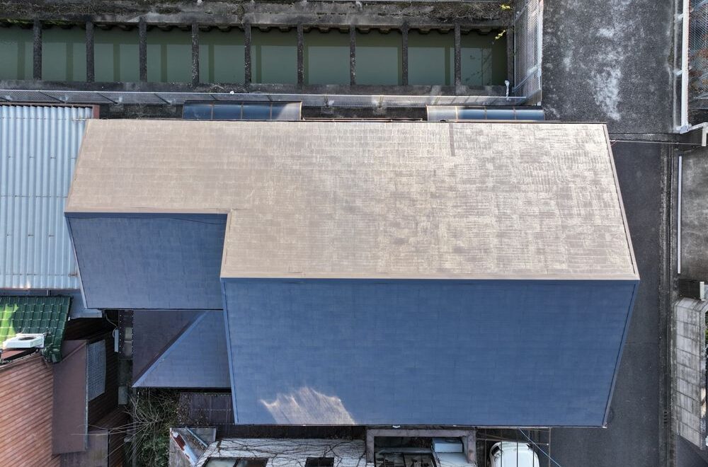 鈴鹿市の屋根塗装をリペイント匠が施工した写真