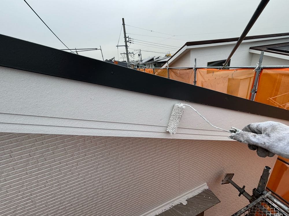 O様(鈴鹿市東旭が丘)破風(上塗り) 鈴鹿市の外壁塗装、屋根塗装をリペイント匠が施工した写真