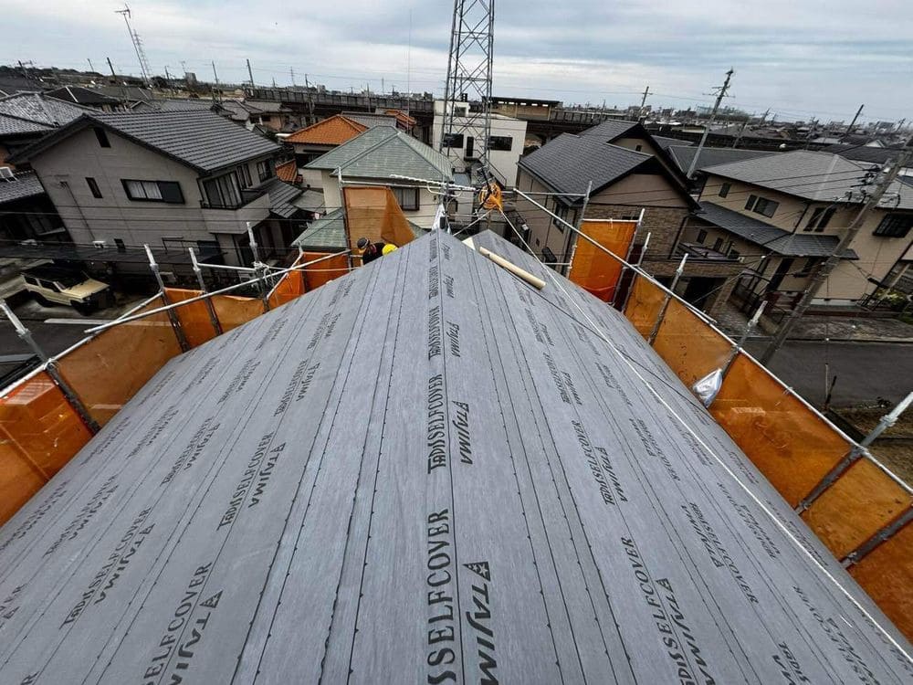 津市の屋根葺き替え工事をリペイント匠が施工した写真