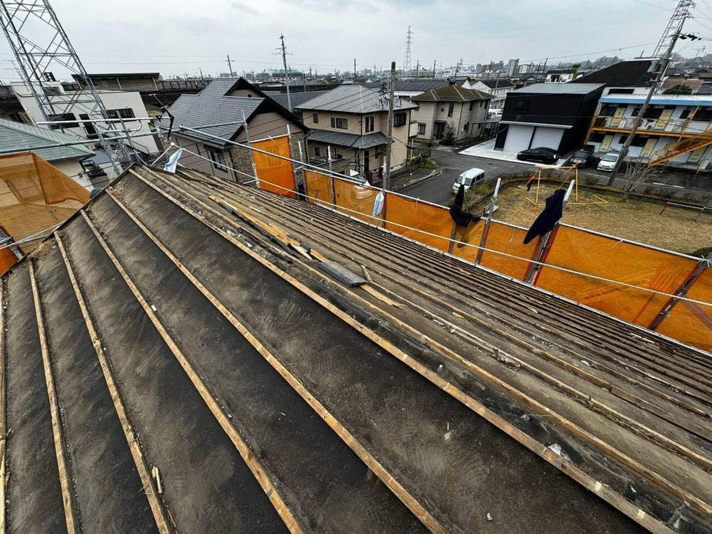 津市の屋根葺き替え工事をリペイント匠が施工した写真
