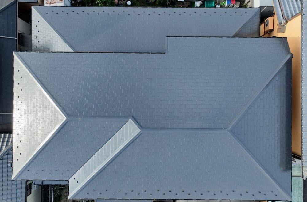 鈴鹿市の屋根塗装をリペイント匠が施工した写真