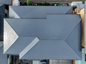 鈴鹿市の屋根塗装をリペイント匠が施工した写真