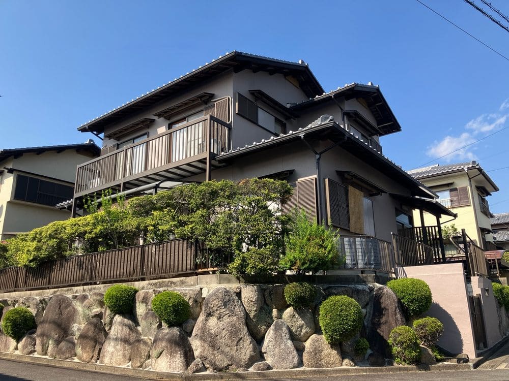 四日市市の外壁塗装をリペイント匠が施工した写真