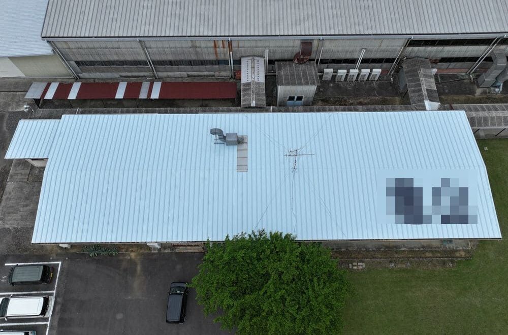 亀山市の屋根塗装をリペイント匠が施工した写真