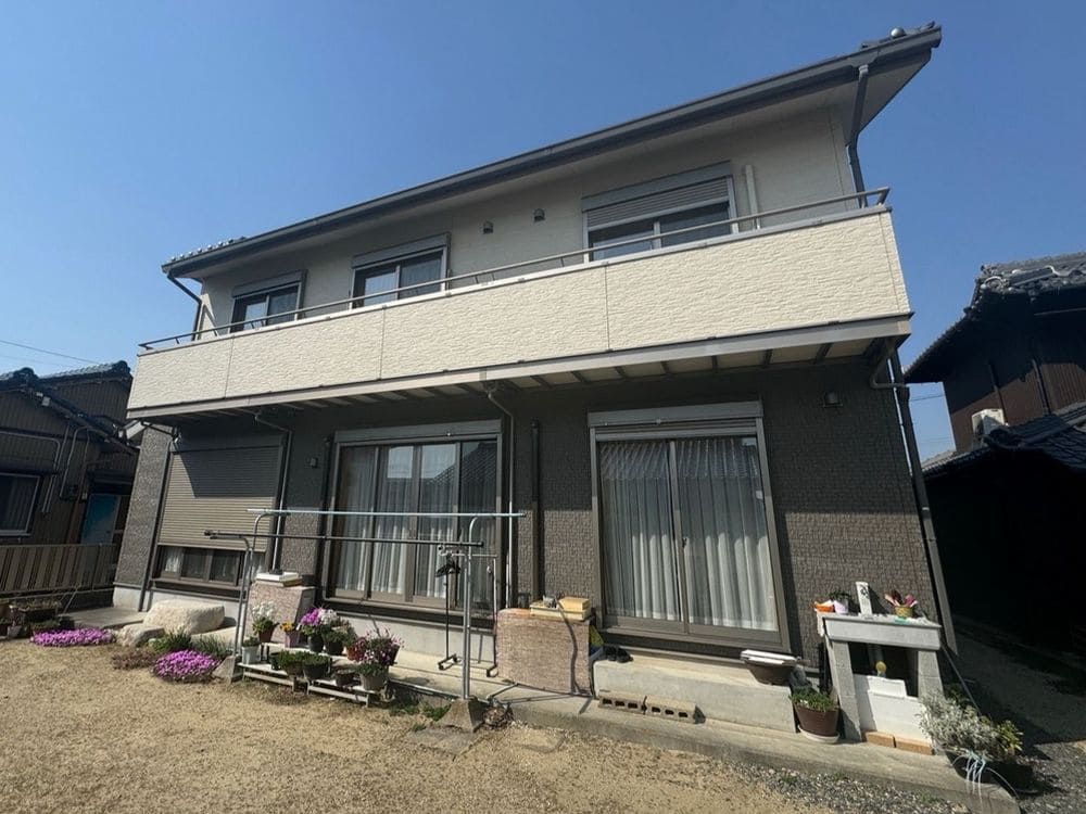 N様(四日市市楠町)施工前_外壁全体 (2) 四日市市の外壁塗装をリペイント匠が施工した写真