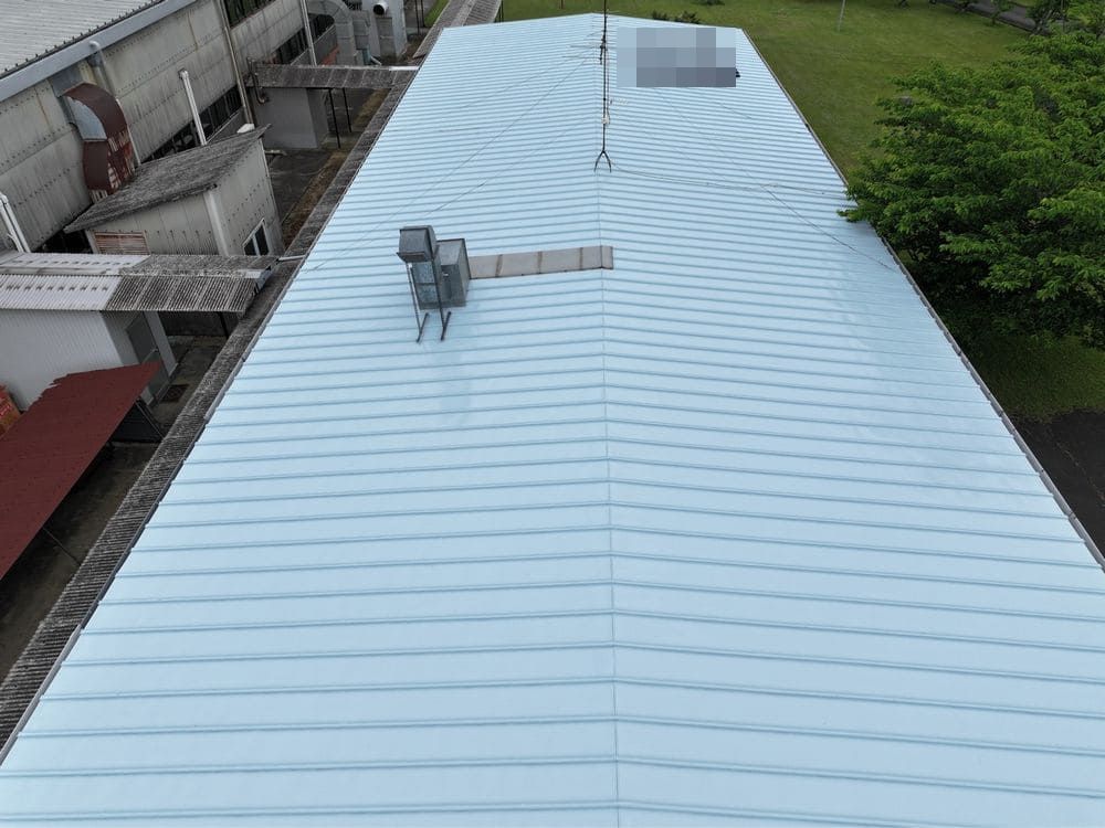 亀山市の屋根塗装をリペイント匠が施工した写真