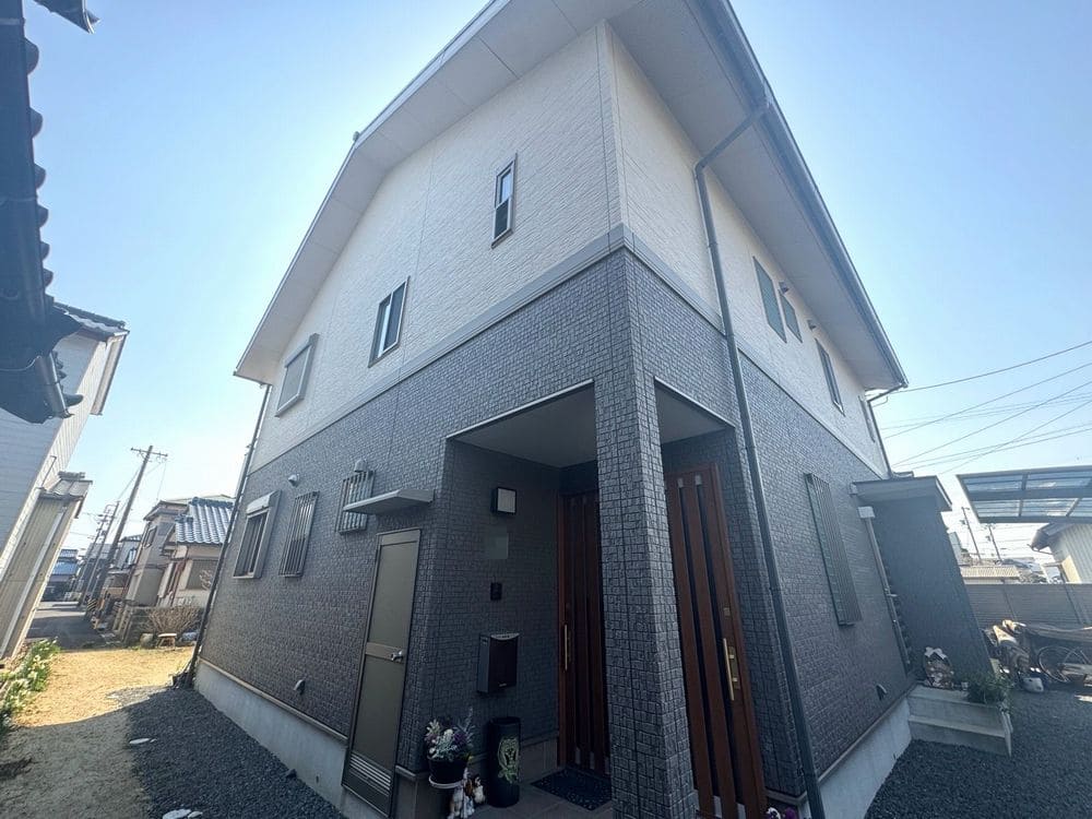 N様(四日市市楠町)施工前_外壁全体 四日市市の外壁塗装をリペイント匠が施工した写真