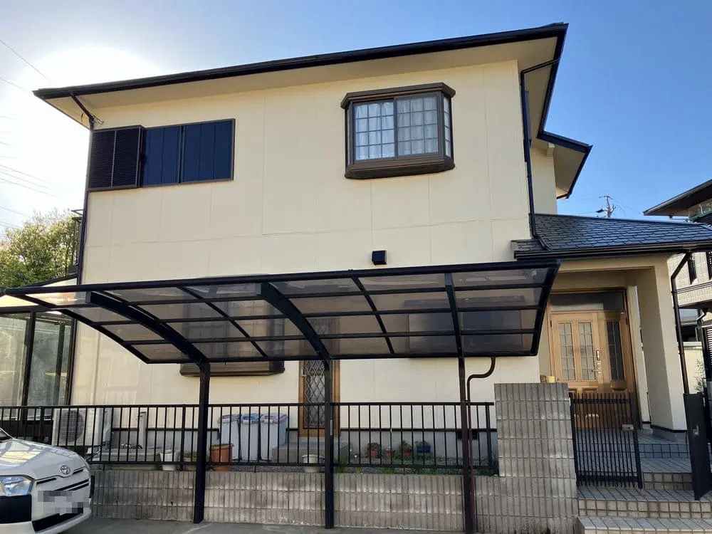 築32年の住宅が一新！やわらかなクリーム×重厚グレーの外観に