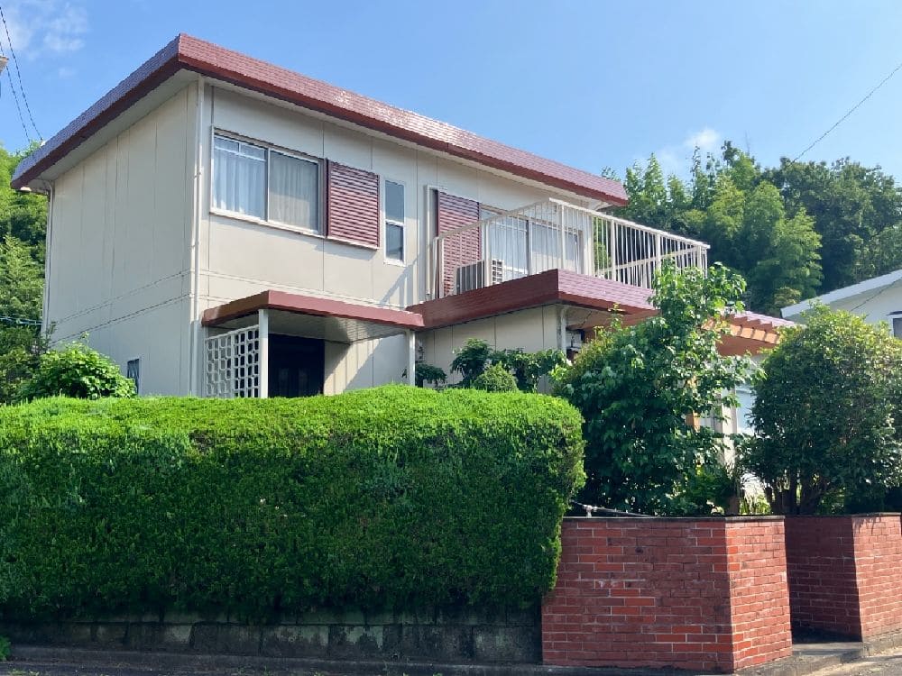 K様(津)施工後_外壁全体 (4) 津市の外壁塗装、屋根塗装をリペイント匠が施工した写真