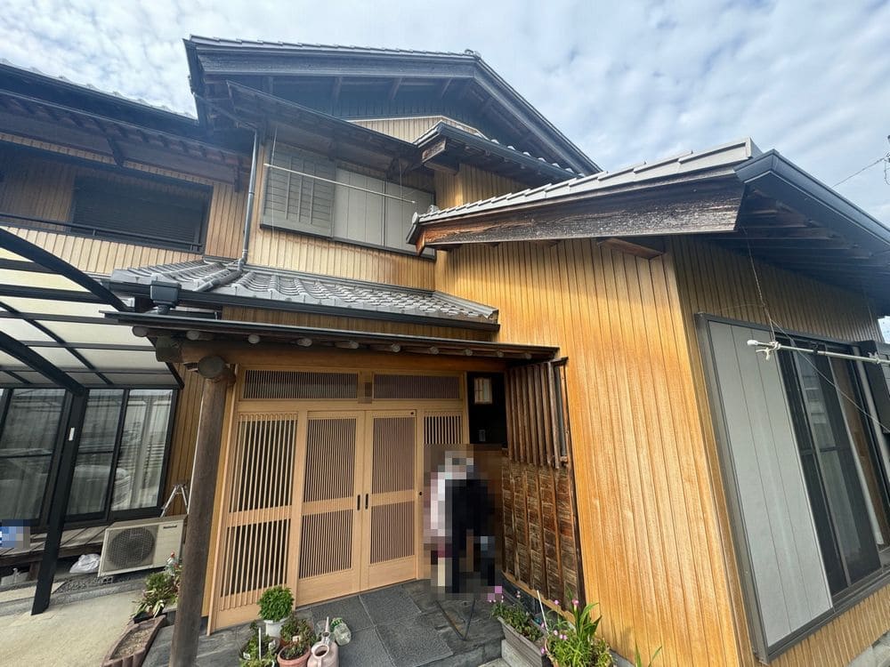 四日市市の外壁塗装をリペイント匠が施工した写真