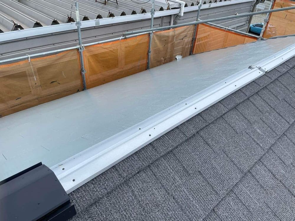 志摩市の外壁塗装、屋根塗装、屋根工事、防水工事をリペイント匠が施工した写真