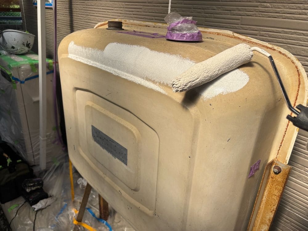 O様(鈴鹿市)タンク_1回目 鈴鹿市の外壁塗装、屋根塗装をリペイント匠が施工した写真