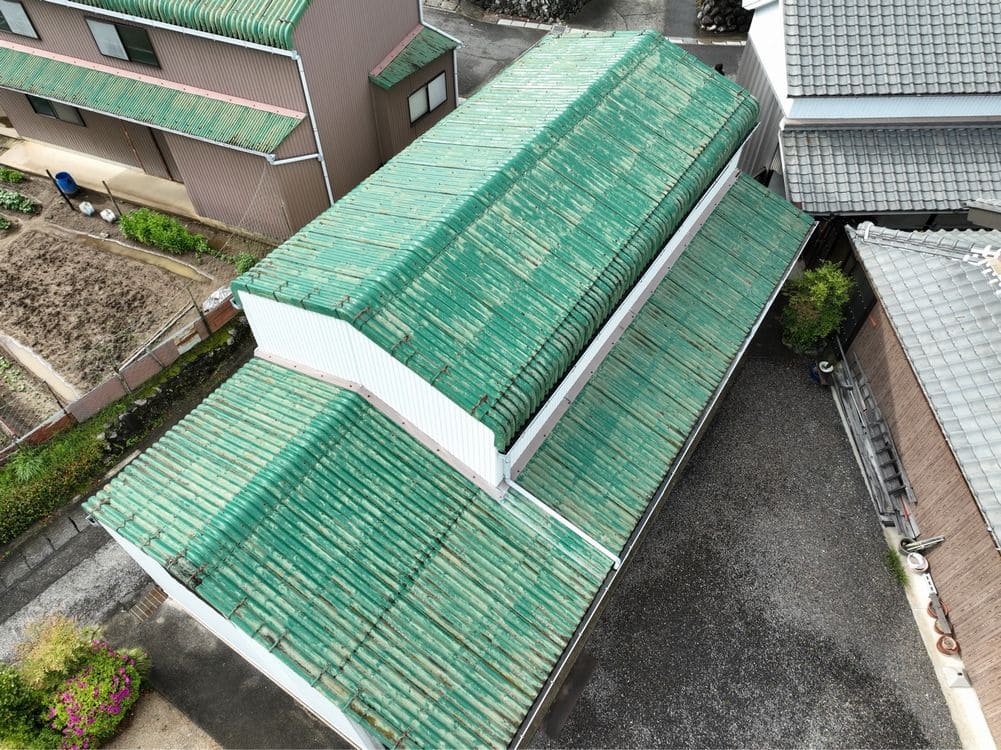 亀山市の屋根塗装をリペイント匠が施工した写真