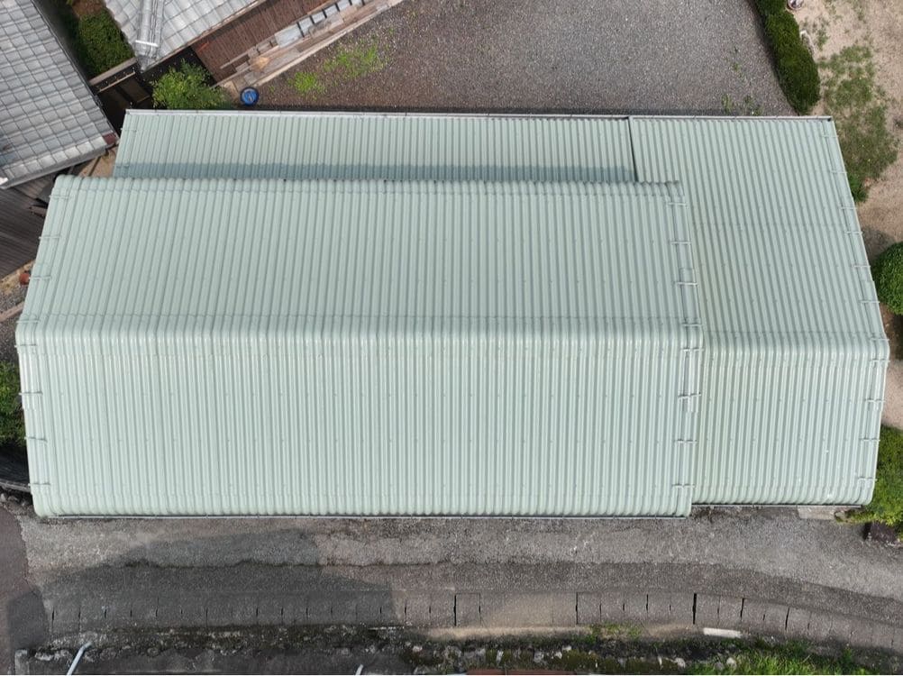 亀山市の屋根塗装をリペイント匠が施工した写真