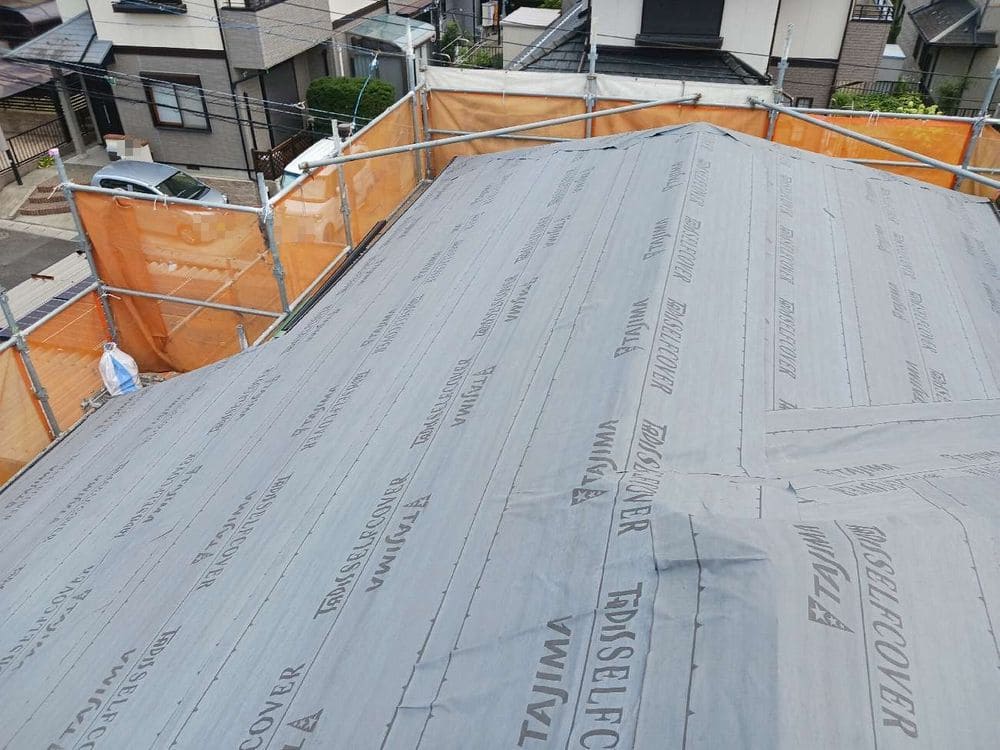 四日市市の屋根工事をリペイント匠が施工した写真