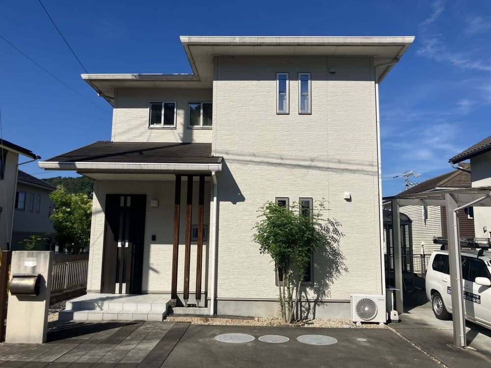 伊勢市の外壁・屋根塗装をリペイント匠が施工した写真