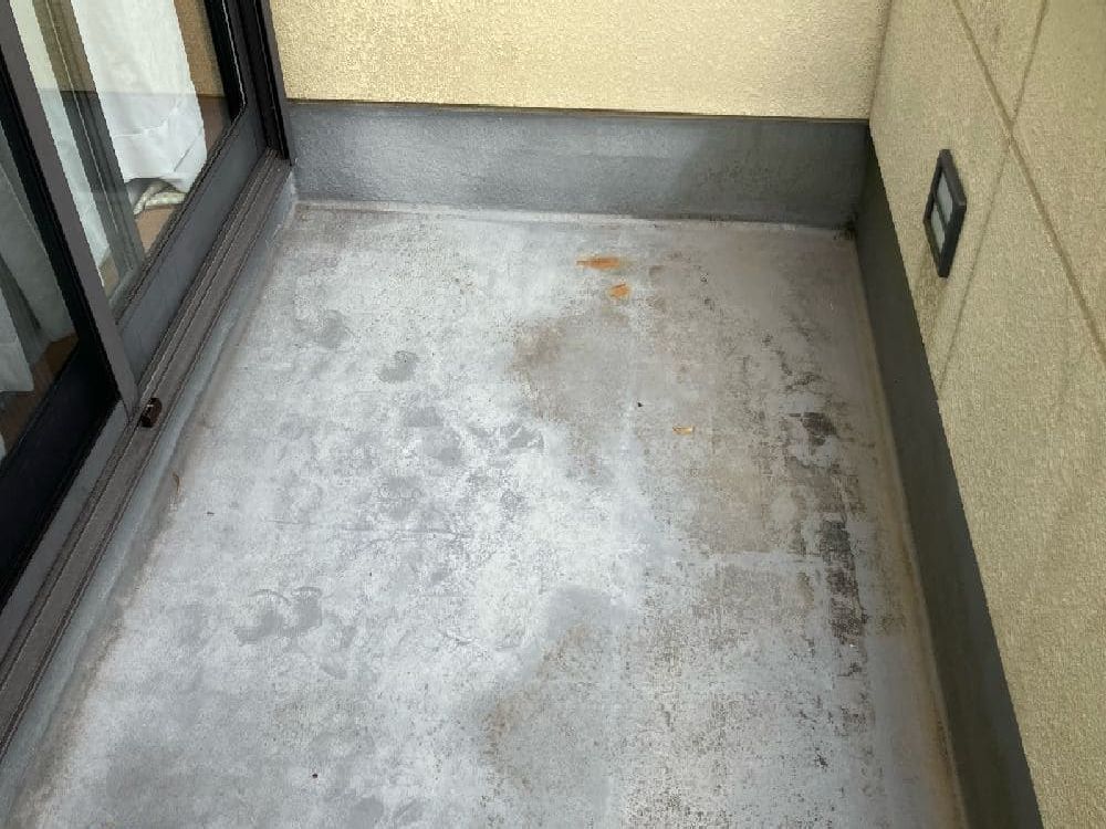 K様(津)防水(施工前) 津市の外壁塗装、屋根塗装、防水工事をリペイント匠が施工した写真