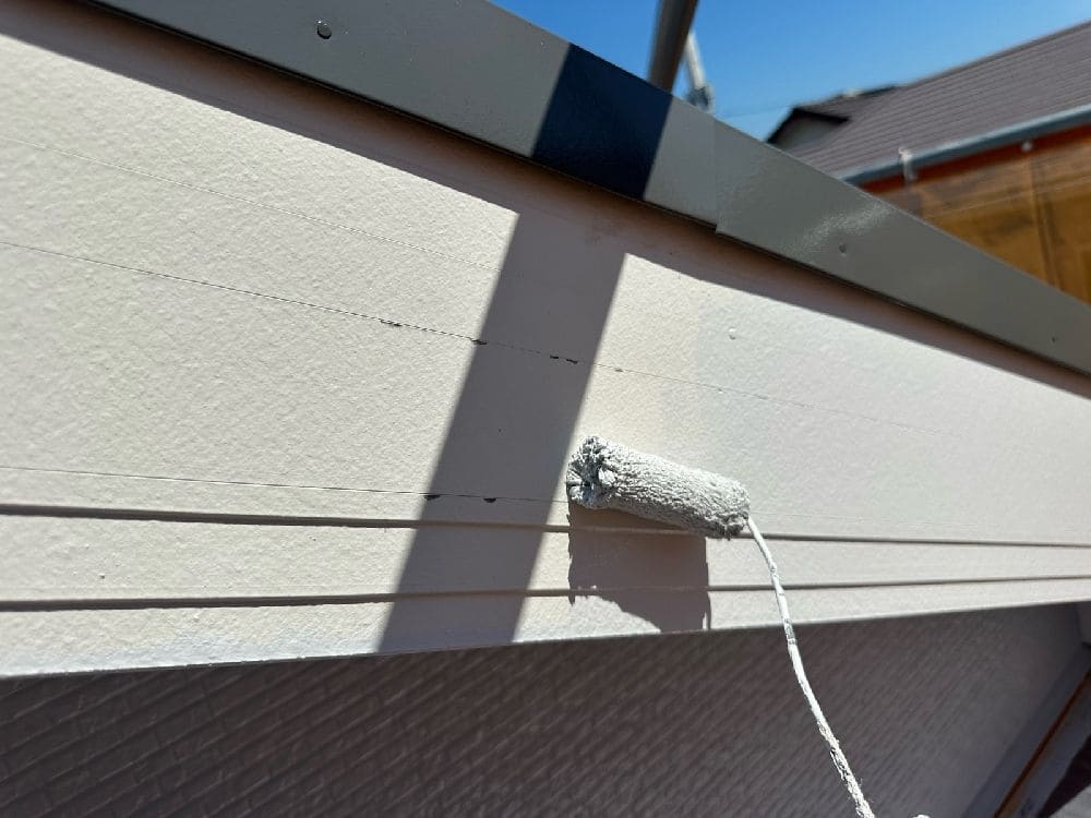 S様(津)破風(中塗り) 津市の外壁塗装、屋根塗装をリペイント匠が施工した写真