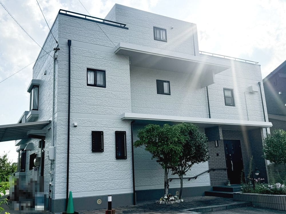 四日市市の外壁塗装をリペイント匠が施工した写真
