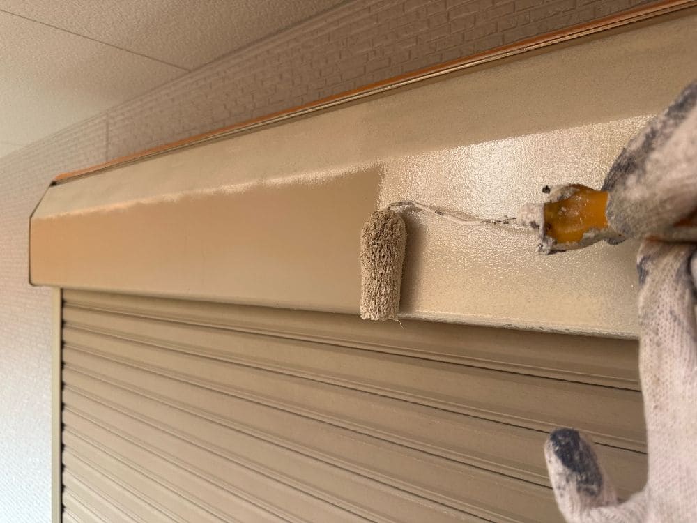 S様(津)シャッター(下塗り) 津市の外壁塗装、屋根塗装をリペイント匠が施工した写真
