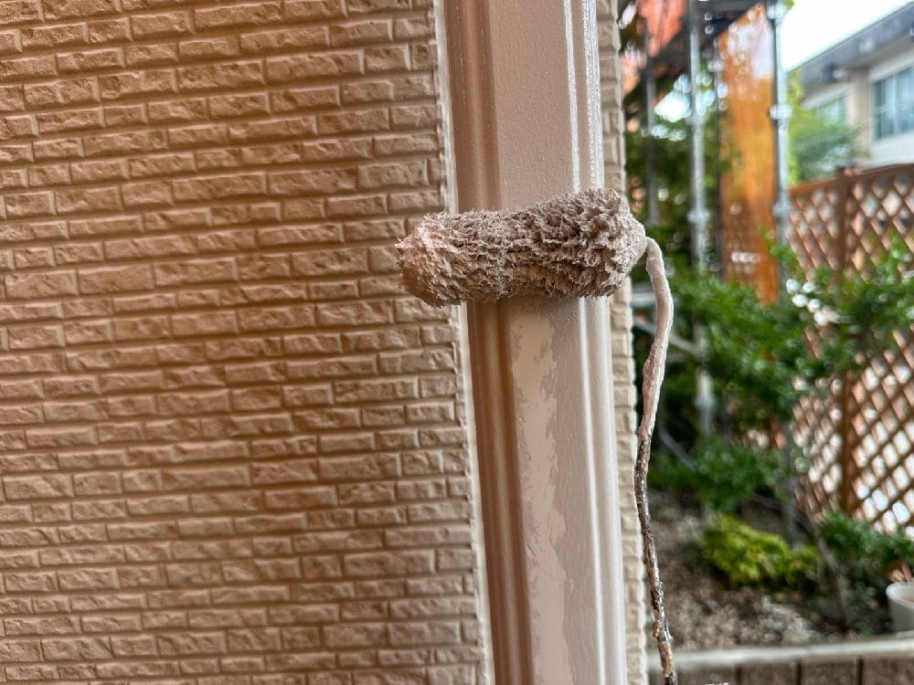 S様(津)樋(中塗り) 津市の外壁塗装、屋根塗装をリペイント匠が施工した写真