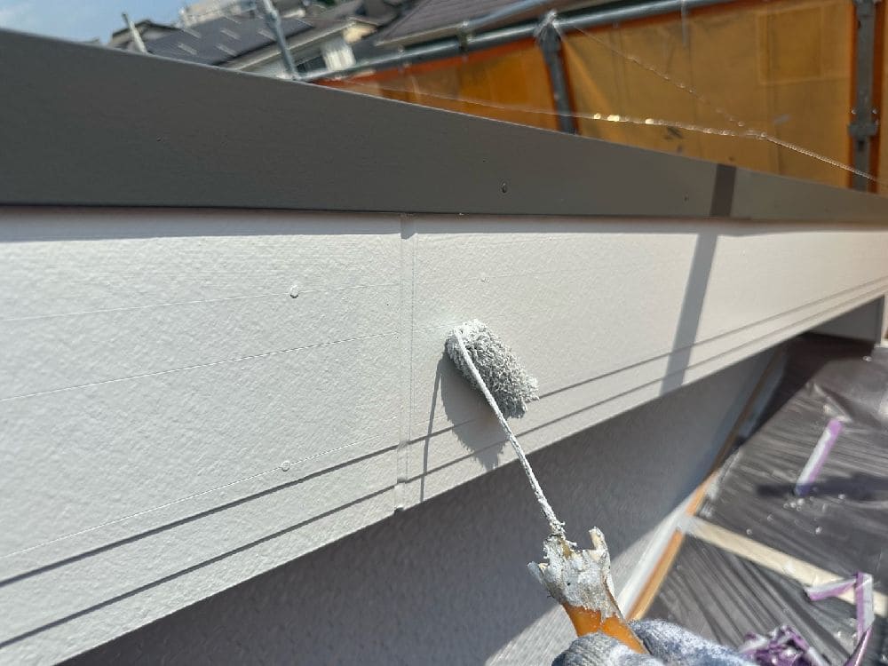 S様(津)破風(上塗り) 津市の外壁塗装、屋根塗装をリペイント匠が施工した写真