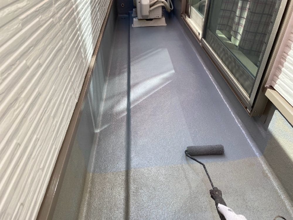 H様(津)防水(トップコート) (3) 津市の外壁塗装、屋根塗装、防水工事をリペイント匠が施工した写真