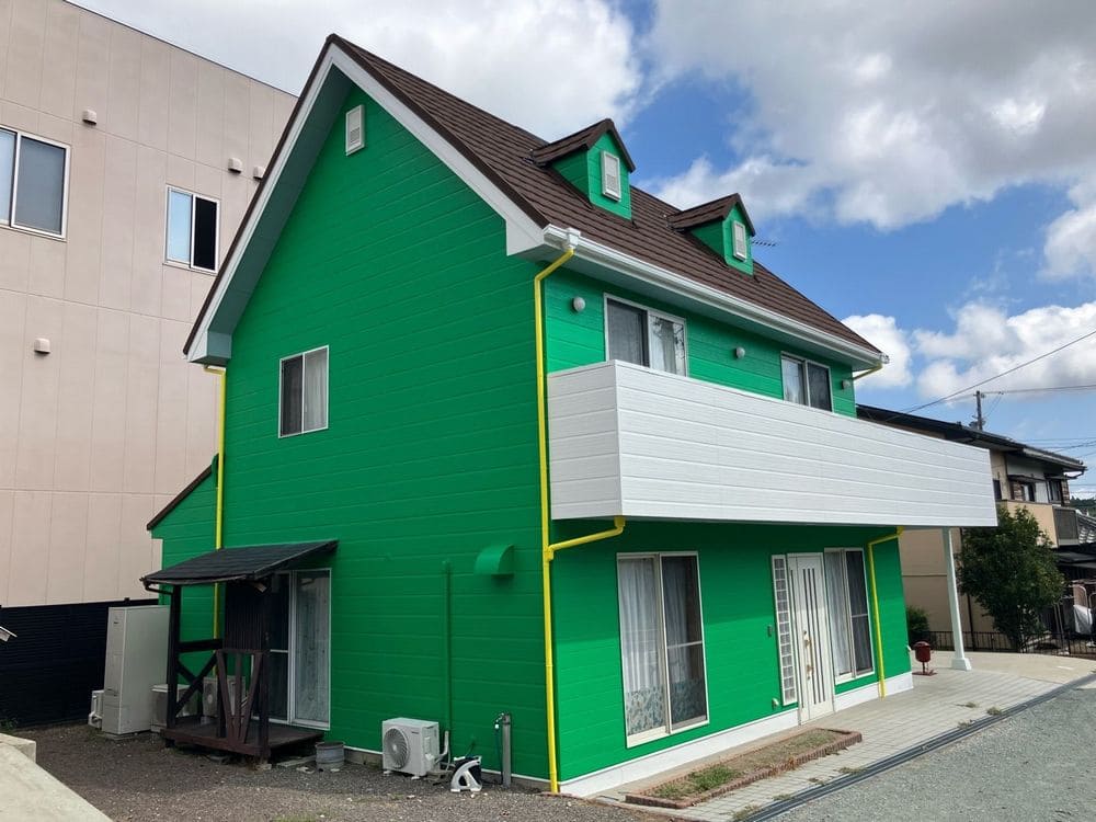 津市の外壁塗装、屋根工事をリペイント匠が施工した写真