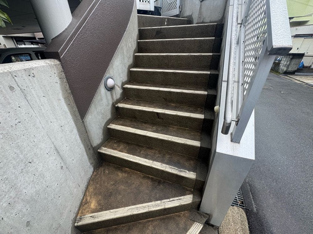 松阪市の外壁・屋根塗装と防水工事をリペイント匠が施工した写真