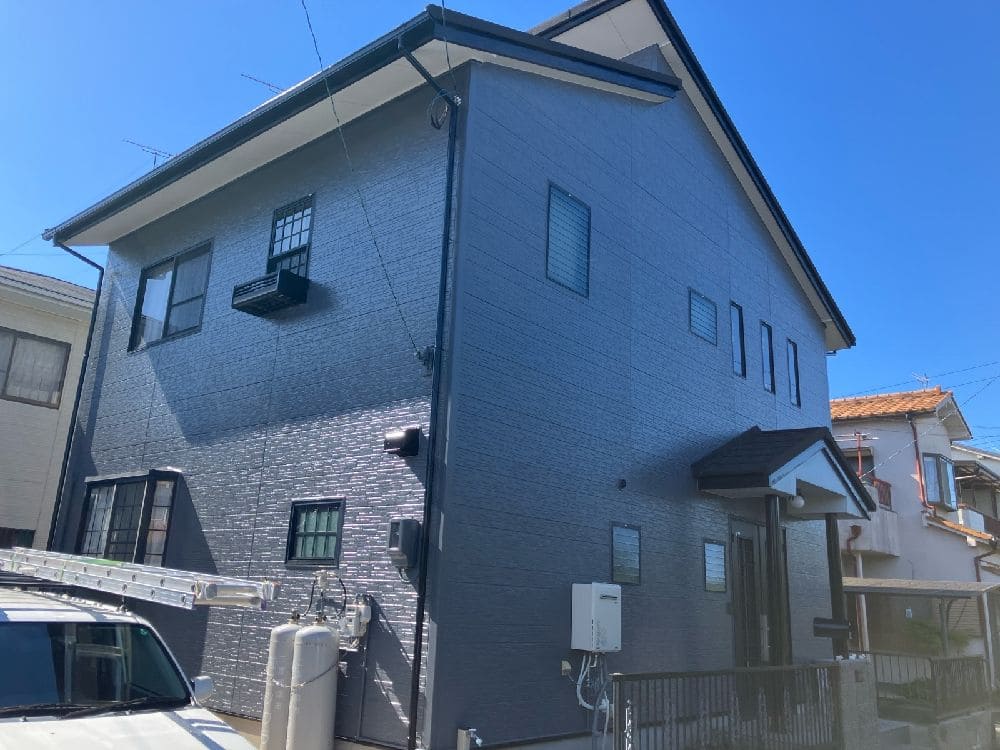 津市の外壁塗装、屋根工事をリペイント匠が施工した写真