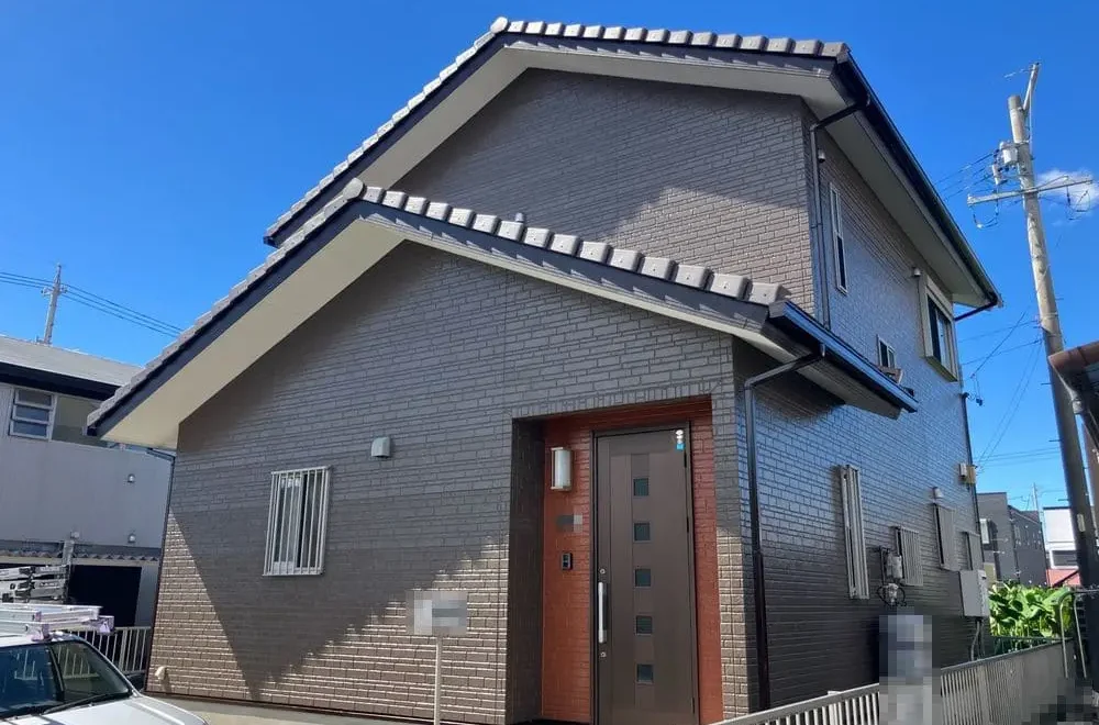 伊勢市｜おしゃれ色の外壁へ変身│見本パネルの色合わせがとても良かったです