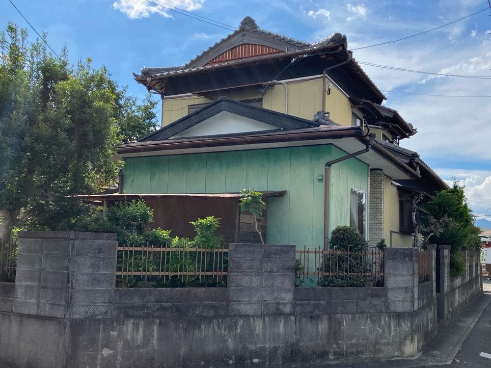 亀山市で外壁・屋根塗装をリペイント匠が施工した写真