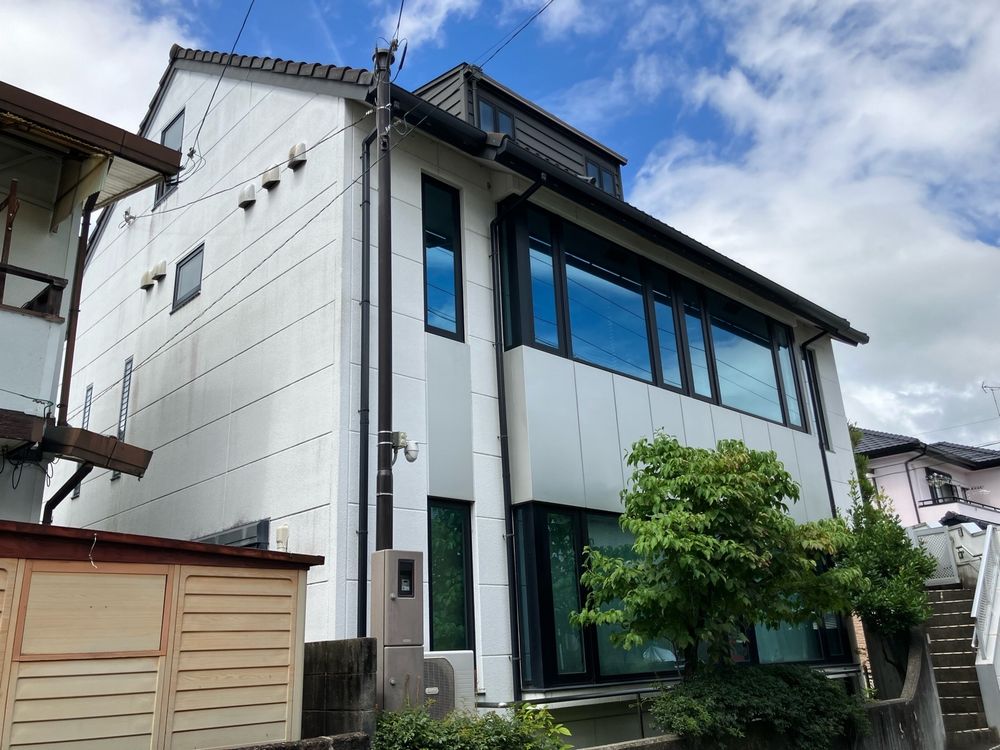 松阪市の外壁・屋根塗装と防水工事をリペイント匠が施工した写真