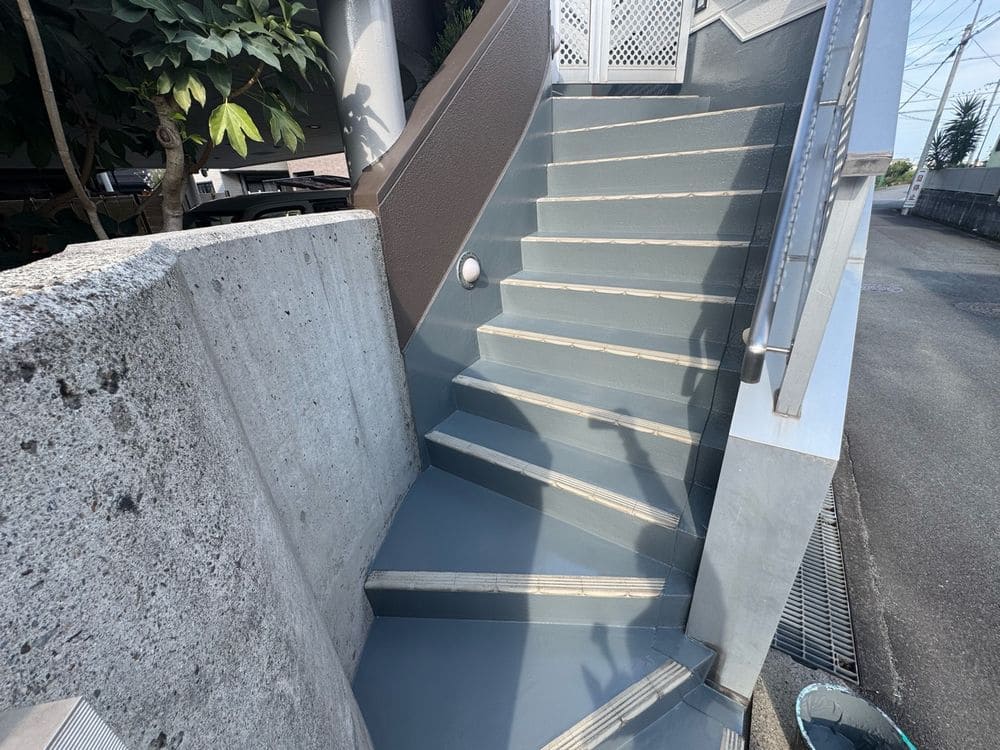 松阪市の外壁・屋根塗装と防水工事をリペイント匠が施工した写真