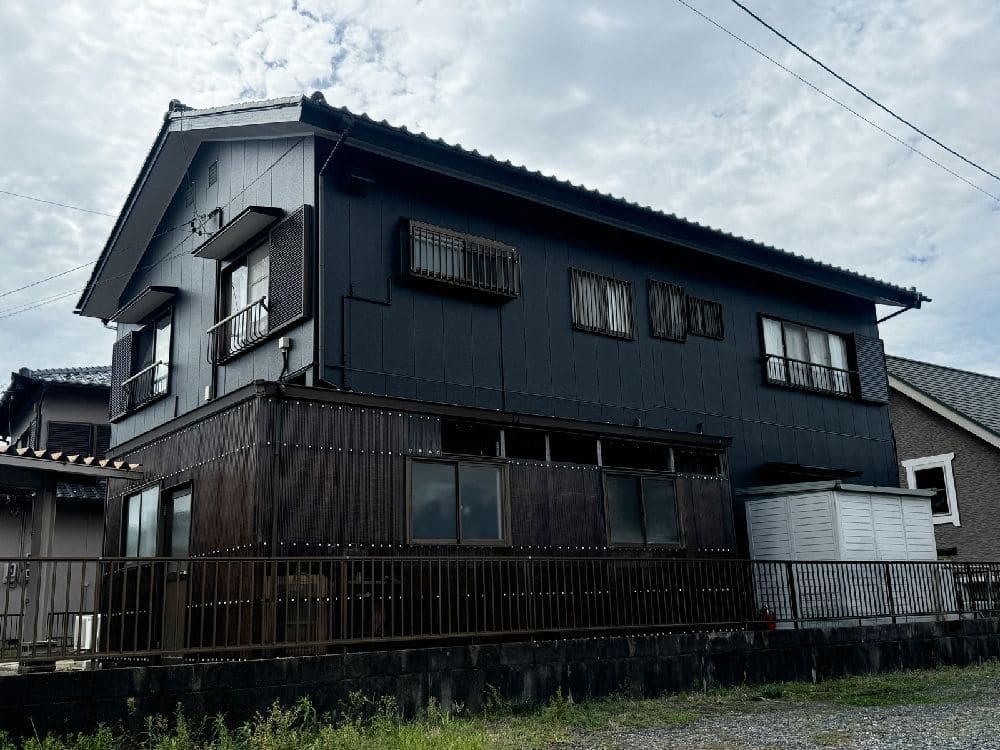 四日市市の外壁塗装をリペイント匠が施工した写真