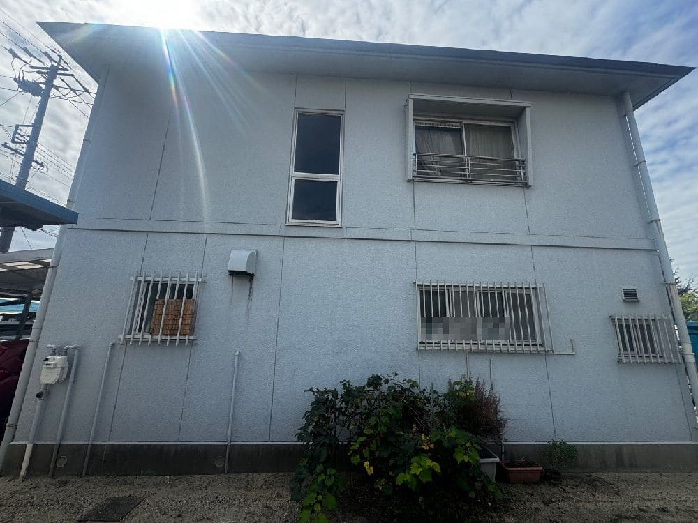 I様(四日市)施工前_外壁全体 (4) 四日市市の外壁塗装、防水工事をリペイント匠が施工した写真