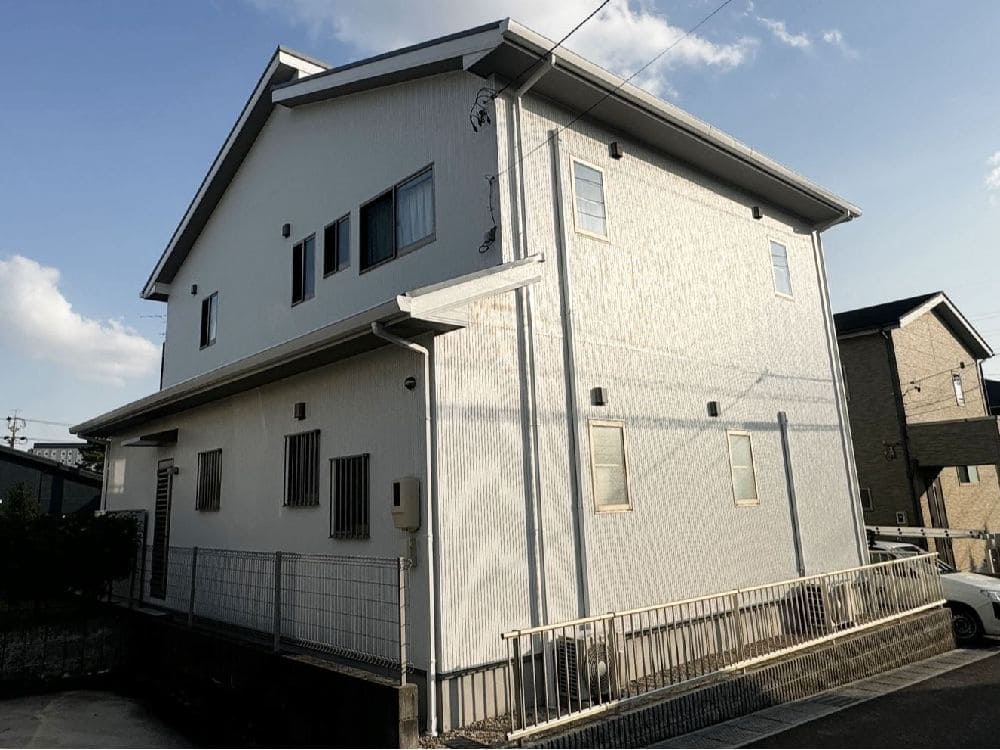 四日市市の外壁塗装、屋根塗装、防水工事をリペイント匠が施工した写真